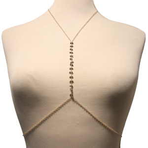 Collier de corps composé d'une chaîne en acier doré et des pampilles noires.<br/Fermoir mousqueton avec 6 cm de rallonge pour le collier et 15 cm de rallonge pour la taille.