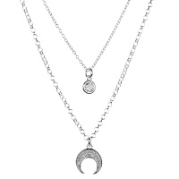 Collier double rangs composé d'une chaîne de 37 cm de long en argent 925/000 rhodié avec pendentif d'un oxyde de zirconium blanc serti clos, ainsi qu'une chaîne de 42 cm de long avec pendentif croissant de lune en argent 925/000 rhodié pavé d'oxydes de zirconium blancs. Fermoir anneau ressort avec 3 cm de rallonge.