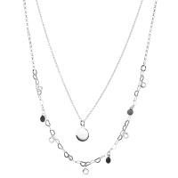 Collier double rangs composé d'une chaîne de 37 cm de long avec pendentif pastille ronde en argent 925/000 rhodié, ainsi qu'une chaîne de 44 cm de long avec pampilles rondes en argent 925/000 rhodié et pampilles en cristaux. Fermoir anneau ressort avec 3 cm de rallonge.