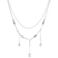 Collier double rangs composé d'une chaîne de 37 cm de long en argent 925/000 rhodié, ainsi qu'une chaîne de 41 cm de long en argent 925/000 rhodié et pampilles en cristaux sertis clos. Fermoir anneau ressort avec 3 cm de rallonge.