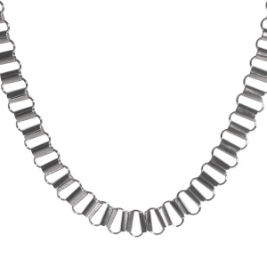 Collier en acier argenté. fermoir mousqueton avec 7 cm de rallonge.