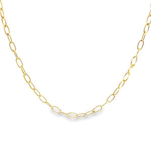 Rehaussez votre style avec cette chaîne en acier doré captivante. La chaîne est fabriquée à partir d'acier doré authentique. Son éclat et sa conception unique vous assureront de faire tourner les têtes. Idéale pour être portée seule ou avec un pendentif.