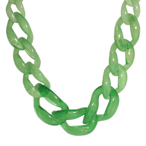 Collier fantaisie composé de maillons de couleur verte. Fermoir mousqueton avec 7 cm de rallonge en métal doré.