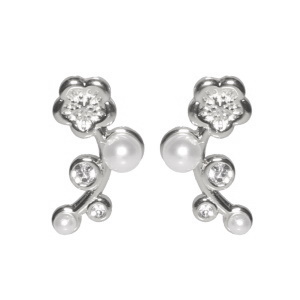 Boucles d'oreilles pendantes en forme de branche avec fleurs en acier argenté serties de strass et de perles d'imitation.