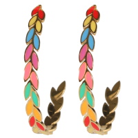 Boucles d'oreilles créoles ouvertes en forme de branche de laurier en acier doré pavées d'émail multicolore.