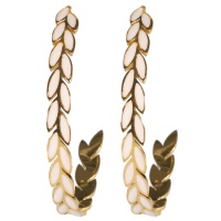 Boucles d'oreilles créoles ouvertes en forme de branche de laurier en acier doré pavées d'émail de couleur blanche.