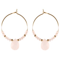Boucles d'oreilles créoles en acier doré surmontées de perles et d'une pierre en forme de goutte de couleur rose.