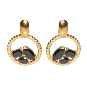 Boucles d'oreilles pendantes composées d'un cercle en acier doré surmonté de trois oxydes de zirconium noirs sertis griffes.