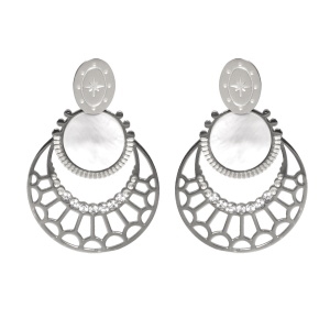 Boucles d'oreilles pendantes composées d'une puce ovale en acier argenté gravée d'une étoile et de points et d'un cercle filigrane en acier argenté pavé de strass et surmonté d'une pastille de nacre.