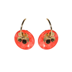 Boucles d'oreilles créoles pendantes composées d'une fleur en acier doré et d'une pastille ronde de couleur rouge.