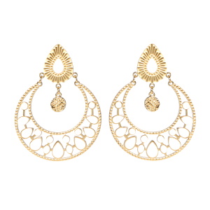 Boucles d'oreilles pendantes composées d'une pastille ovale en acier doré pavée d'émail de couleur blanc, d'une pastille ronde martelée en acier doré et d'un cercle en acier doré avec différentes formes pavées d'émail de couleur blanc.