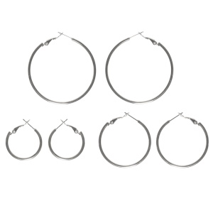 Lot de trois paires de boucles d'oreilles créoles en acier argenté.