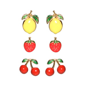 Lot de trois paires de boucles d'oreilles puces en forme de fraise, cerises et citron en acier doré pavées d'émail de couleur.