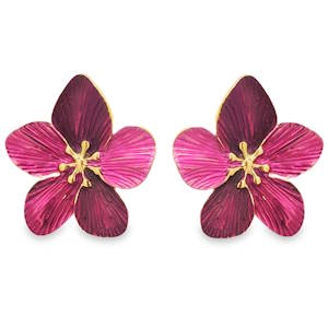 Sublimes boucles d'oreilles en acier doré, une délicate interprétation florale pour orner vos oreilles. Ces boucles d'oreilles, finement ouvragés, capturent la lumière et illuminent votre visage. Un accessoire raffiné et élégant, parfait pour ajouter une touche de sophistication à votre tenue quotidienne ou pour une occasion spéciale.