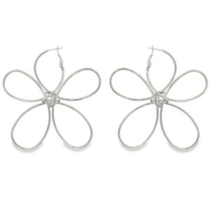 Ces élégantes boucles d'oreilles grande taille en acier argenté se distinguent par leur forme de fleur. Leur finition polie miroir offre un éclat exceptionnel, captant la lumière à chaque mouvement. Conçues avec une fermeture discrète et sécurisée, ces boucles d'oreilles présentent une courbure parfaite et une symétrie impeccable. Un accessoire intemporel et polyvalent, idéal pour apporter une touche de sophistication quotidienne à votre silhouette. La qualité de la composition garantit une brillance durable.