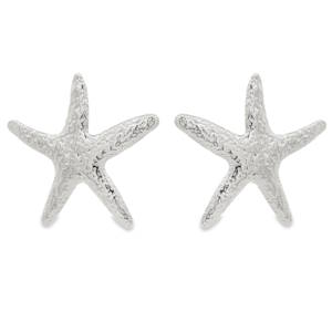 Apportez une touche de fraîcheur océanique à votre style avec ces superbes boucles d'oreilles en acier inoxydable. Inspirées par la beauté organique des fonds marins, ces grandes boucles d'oreilles pendantes capturent l'essence même de l'été. Chaque étoile de mer présente une texture martelée et granuleuse qui imite à la perfection l'aspect naturel de ce trésor marin.