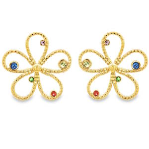 Apportez une touche de poésie et d'éclat à votre visage avec ces magnifiques boucles d'oreilles en acier inoxydable de haute qualité. Leur fini doré poli offre un éclat luxueux tout en garantissant une durabilité exceptionnelle et une résistance au ternissement. Ces bijoux se distinguent par leur structure en forme de fleur stylisée. Chaque pétale est délicatement formé par un fil d'acier texturé, rappelant la finesse de la joaillerie artisanale. Le centre bombé et lisse apporte une touche de modernité qui équilibre parfaitement le travail ciselé des contours. Chaque boucle est ornée de cinq cristaux scintillants, disposés avec soin sur les pétales pour capturer la lumière à chaque mouvement (Bleu saphir, Vert émeraude, Rouge rubis, Jaune ambre, Rose tendre).