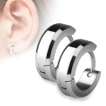 Boucles d'oreilles créoles en acier chirurgical 316L argenté.