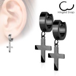 Boucles d'oreilles créoles avec une croix pendante en acier 316L.