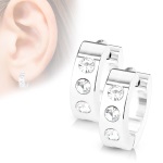 Boucles d'oreilles créoles en acier chirurgical 316L et cristaux en oxyde de zirconium.