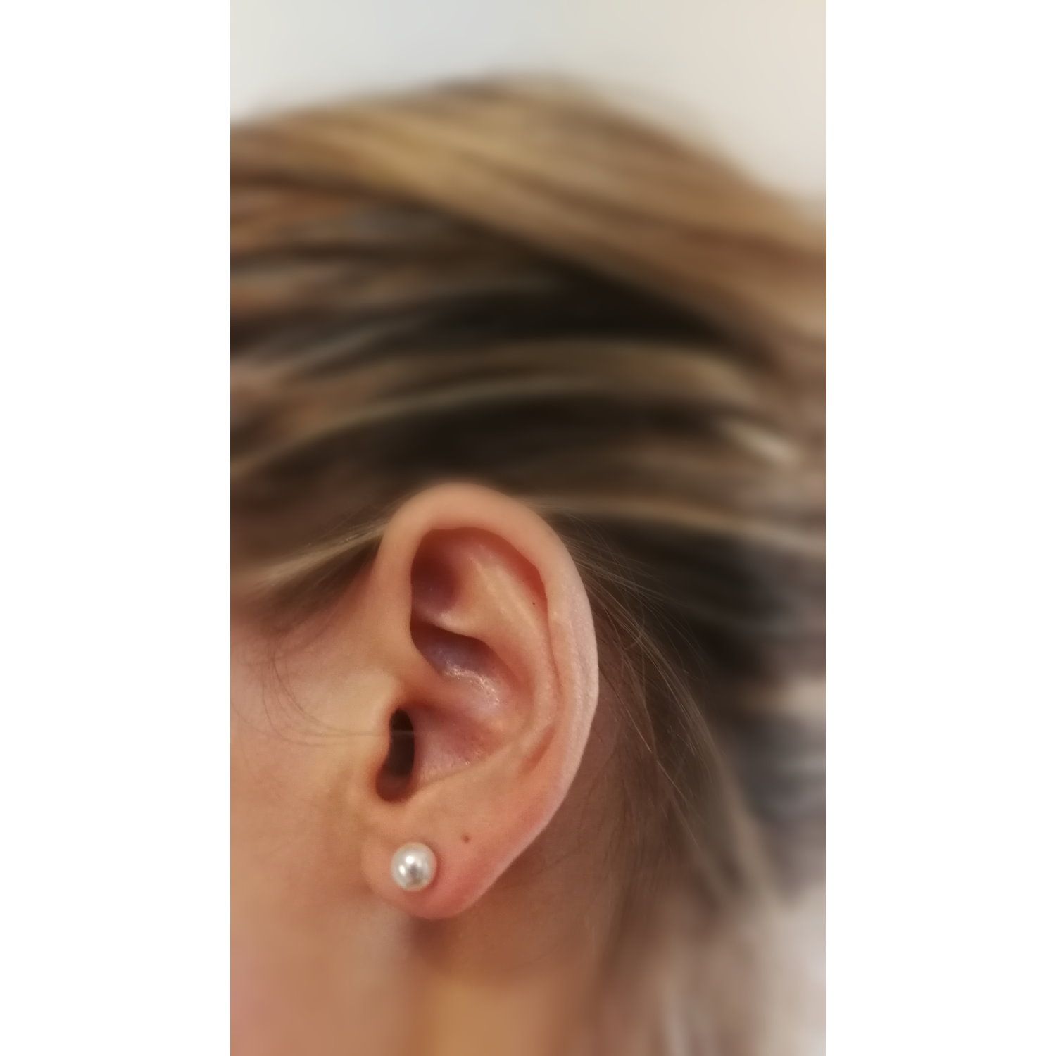 Boucles d'oreilles en acier chirurgical 316L et perles synthétiques blanches. Boule Perle Puce  Adolescent Adulte Femme Fille Indémodable 