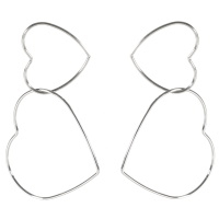 Boucles d'oreilles pendantes composées de deux cœurs entrelacés en acier argenté.