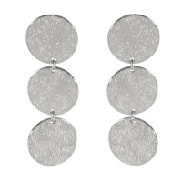 Boucles d'oreilles pendantes composées de trois pastilles rondes en acier argenté.