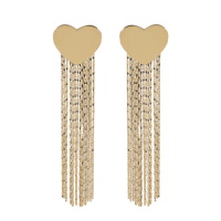 Boucles d'oreilles pendantes composées d'un cœur et de franges en acier doré.