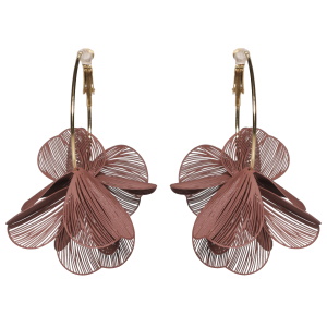 Boucles d'oreilles créoles en acier doré ornées de feuilles de couleur.