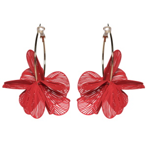 Boucles d'oreilles créoles en acier doré ornées de feuilles de couleur.