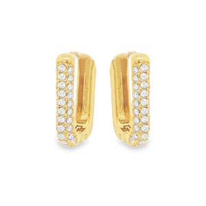 Rehaussez votre style avec ces exquises boucles d'oreilles créoles en acier doré, serties de strass incolores taille brillant. Ces boucles d'oreilles captivent par leur éclat et leur design raffiné, ajoutant une touche de luxe subtile à chaque tenue. Un accessoire idéal pour celles qui apprécient l'élégance intemporelle et le savoir-faire exceptionnel.