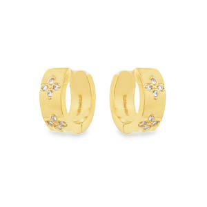 Sublimez votre style avec ces boucles d'oreilles créoles en acier doré, rehaussées de strass taille brillant. Un design moderne et élégant, parfait pour ajouter une touche de luxe discret à votre quotidien. L'éclat des strass illumine le précieux métal, créant un bijou raffiné et intemporel.