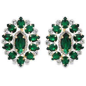 Sublimes boucles d'oreilles dorées ornées d'une émeraude d'imitation ovale taillée en cabochon, entourée de gemmes scintillantes. Un bijou raffiné et élégant, parfait pour ajouter une touche de couleur et de sophistication à votre tenue. L'émeraude d'imitation, d'un vert intense, est mise en valeur par le métal doré et les pierres claires. Un accessoire intemporel qui captivera tous les regards.