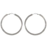 Boucles d'oreilles créoles fantaisie en métal argenté.