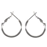 Boucles d'oreilles créoles fantaisie en métal argenté.