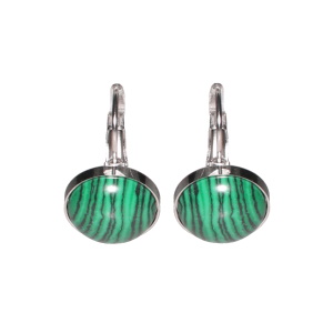 Boucles d'oreilles dormeuses en acier argenté surmontées d'un cabochon en pierre malachite d'imitation.