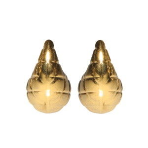 Boucles d'oreilles pendantes en forme de goutte avec motifs carrés en acier doré.