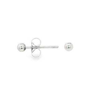 Rehaussez votre style avec ces élégantes boucles d'oreilles puces en acier argenté. Leur design minimaliste et moderne en fait l'accessoire parfait pour toutes les occasions. Confectionnées en acier de haute qualité, ces boucles d'oreilles apporteront une touche de sophistication discrète à votre look.