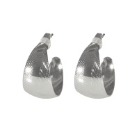 Boucles d'oreilles créoles ouvertes en acier argenté.