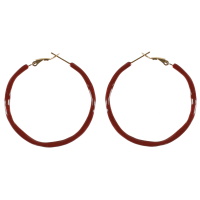 Boucles d'oreilles créoles fil difforme en acier doré pavées d'émail de couleur rouge.