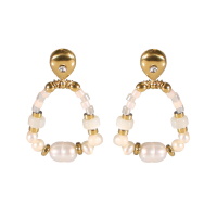Boucles d'oreilles pendantes composées d'une puce en acier doré sertie d'un cristal et d'un cercle difforme surmonté de perles de nacre.
