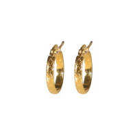 Boucles d'oreilles créoles fil carré avec motifs en acier doré.