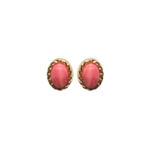 Boucles d'oreilles puces de forme ovale en acier doré serties d'un cabochon de couleur rouge.