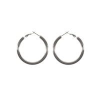 Boucles d'oreilles créoles fermées fil rond en acier argenté.