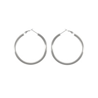 Boucles d'oreilles créoles fil rond en acier argenté.