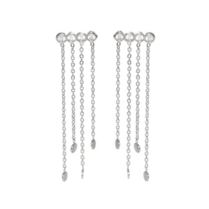 Boucles d'oreilles pendantes composées de quatre cristaux sertis clos et de quatre chaînes avec une pastille ronde en acier argenté.