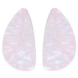 Boucles d'oreilles pendantes en acier doré et en plastique de couleur bleu.