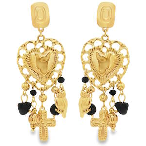 Ces boucles d'oreilles pendantes en acier doré présentent un design complexe. Elles sont ornées d'un motif de cœur ajouré et suspendues avec des breloques variées, incluant des perles, une croix et un hibou. Leur éclat chaleureux et leur composition artistique en font un accessoire remarquable.