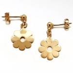 Boucles d'oreilles pendantes fleur en plaqué or.