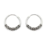 Boucles d'oreilles créoles de Bali en argent 925/000 rhodié.